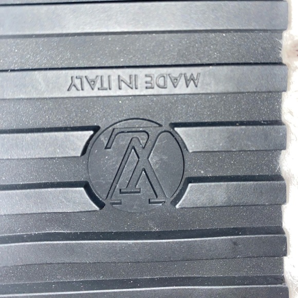 ******SOLD******NEW Louis Vuitton Mink Bom Dia Sandals - Picture 6 of 9